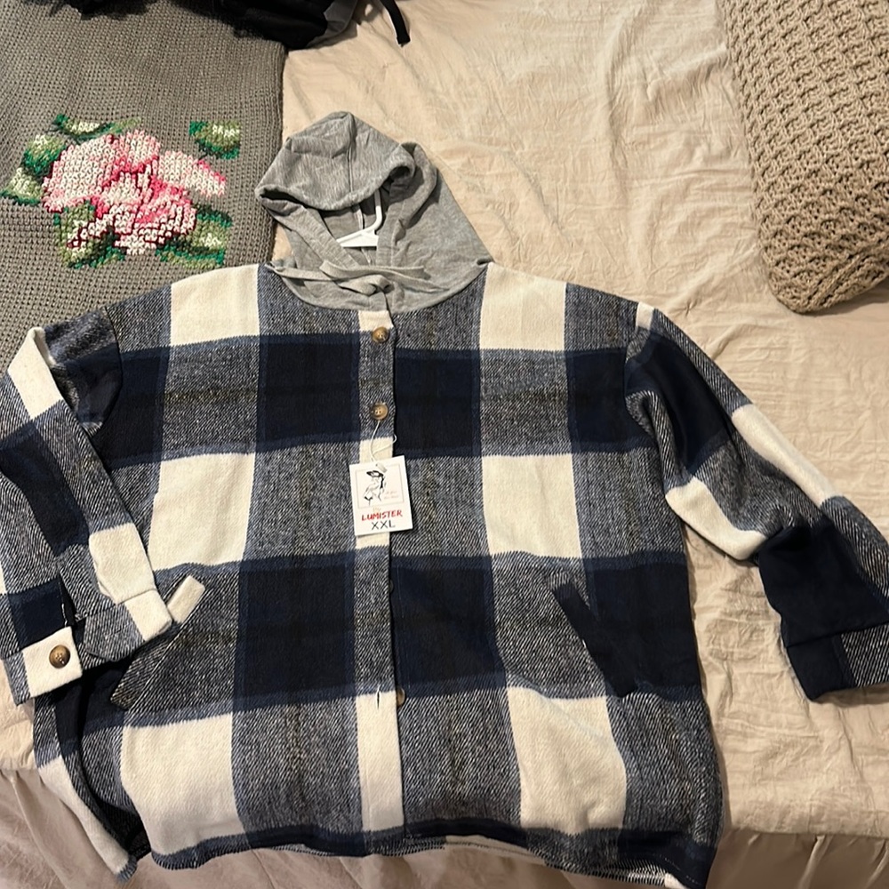LUMISTER NWT Hooded Flannel Button Down